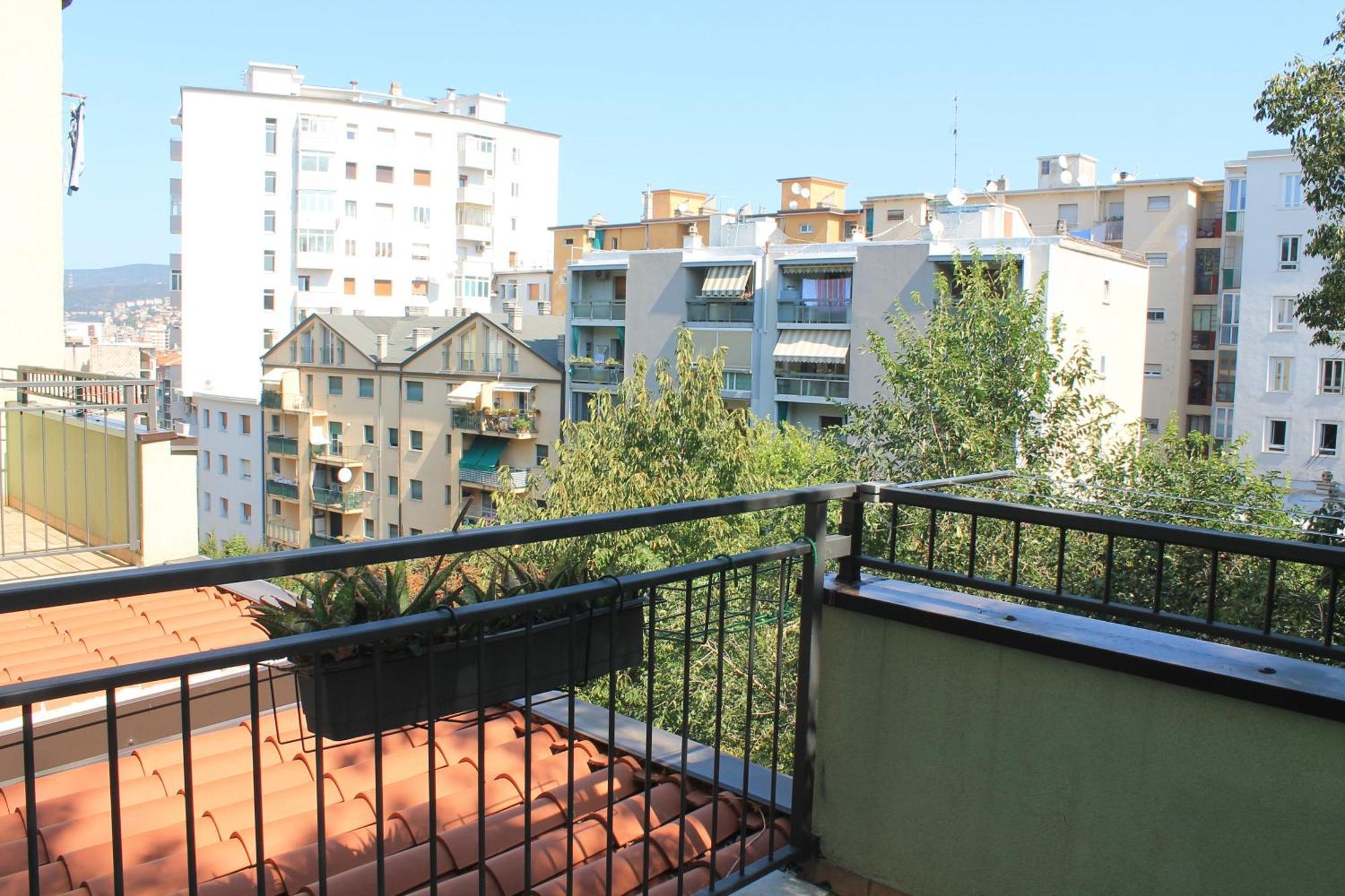 Terrace44 Oasi Di Pace E Relax Nel Cuore Di トリエステ エクステリア 写真